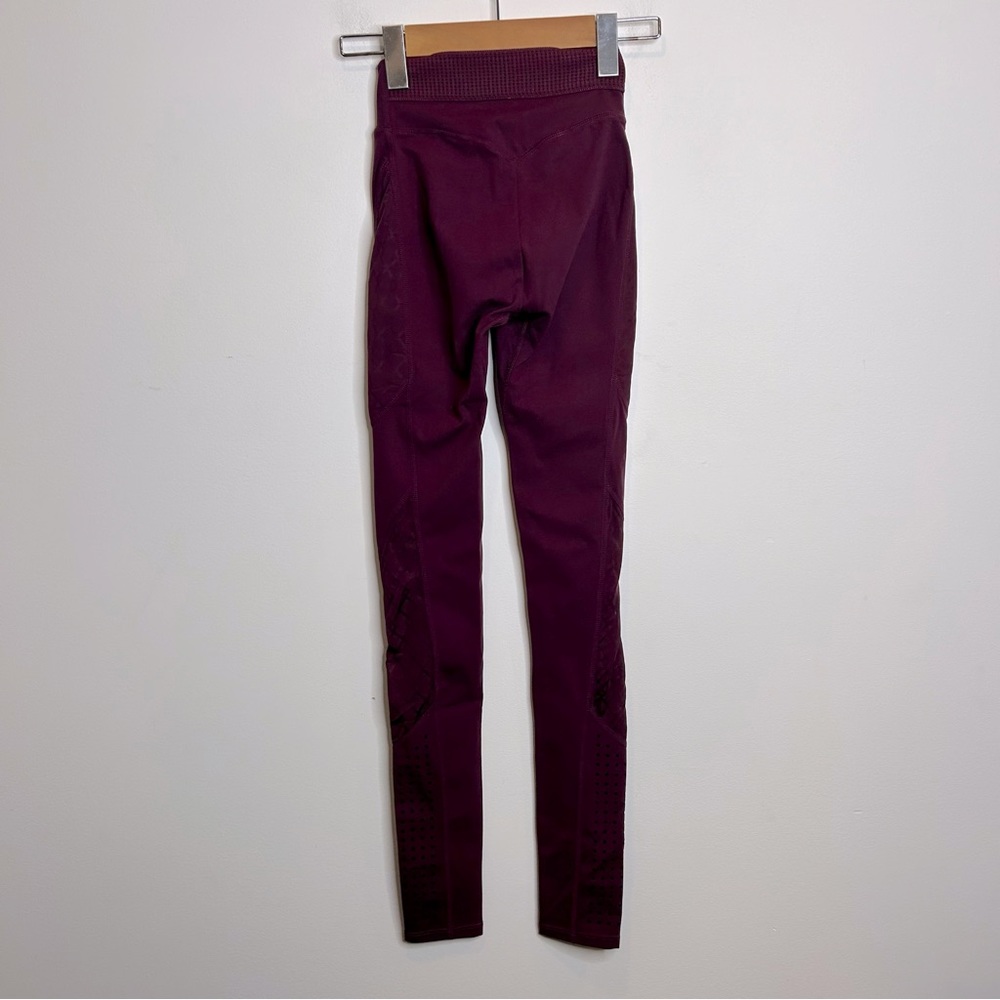 Gymshark Geo Mesh Leggings Burgundy - Picture 7 of 8